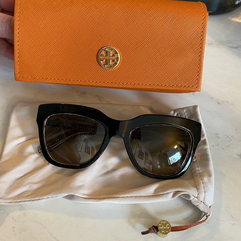 Tory Burch Sunglasses Black Crystal on Raffia w/ Smoke Gradient